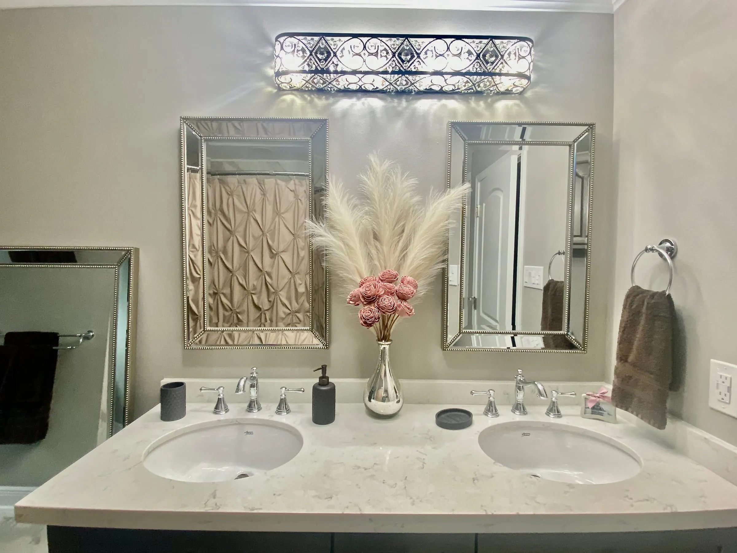 Quartz countertops with beaded mirror